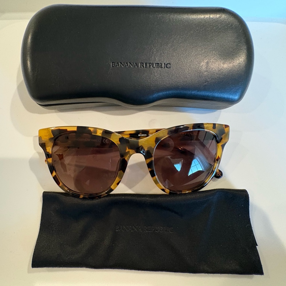 Banana Republic Yellow Brown Tortoise Sunglasses